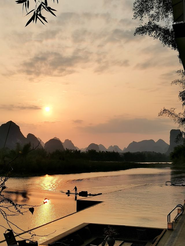 夕陽江畔嘅寧靜時光