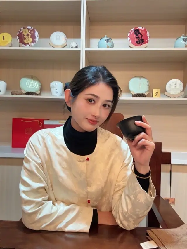 Ăn sáng cùng Ngọc Long Tuyết Sơn trước cửa sổ
