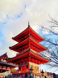 衣袂染上唐朝韻味，木屐輕敲京町——將京都的顏色穿在身上