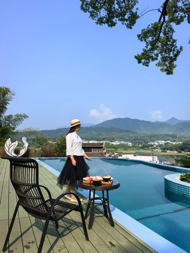 端午住進水墨江南爆紅的詩莉莉就在宏村門口