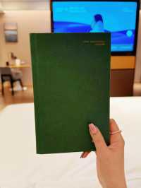 亞朵客房「心機書單」隱藏著詩意密碼