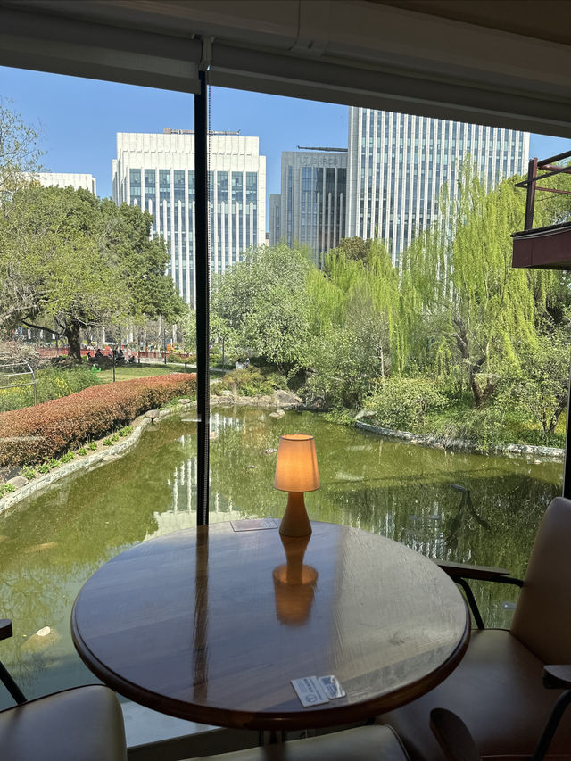 藏喺市中心公園嘅一尺花園，四季窗外景與周邊遊玩全攻略
