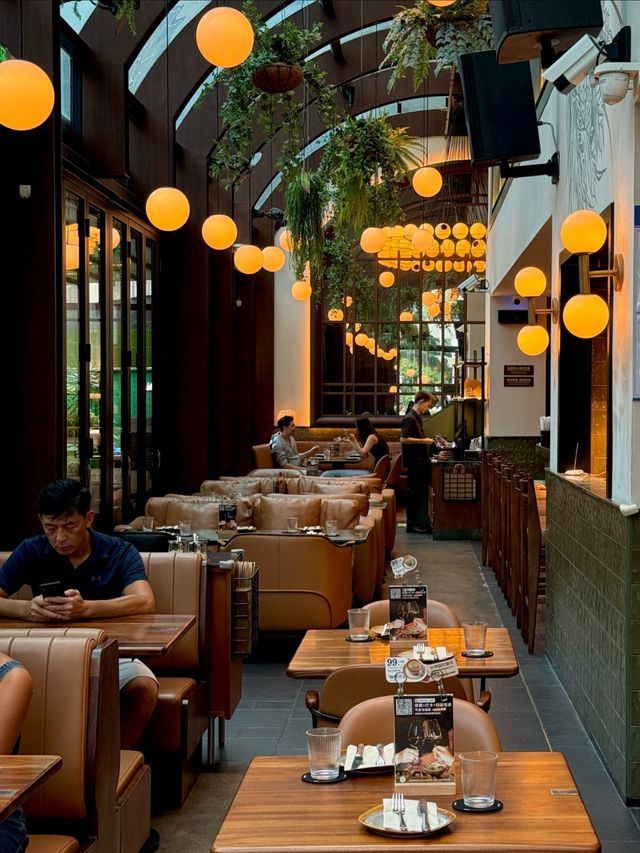 福田CBD賽博酒館沉浸式體驗報告｜闖入2080年的微醺宇宙