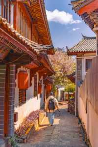 解鎖麗江古城日間玩法｜陽光穿過屋簷嘅瞬間美到喊