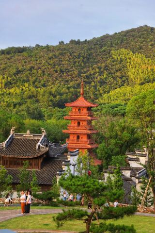 Hidden deep in the heart of Jiangnan lies the dreamy water town—Yaohu Town