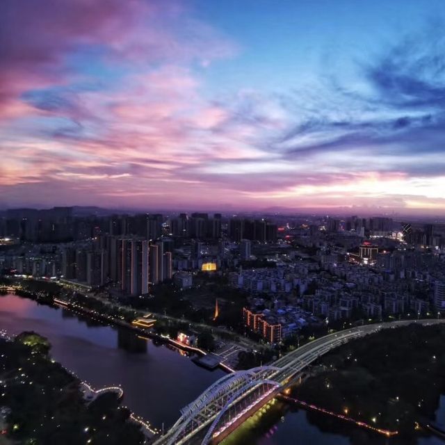 在中山！出門口就是岐江公園的民宿，被我找到了！