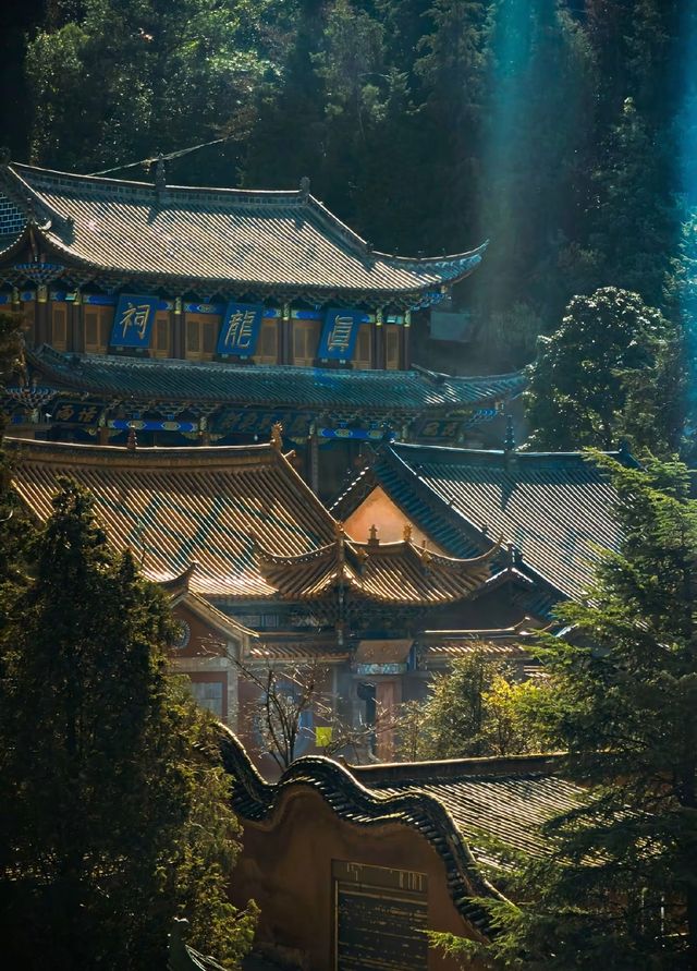昆明周邊冷門古剎 | 8元打卡600年盤龍寺！