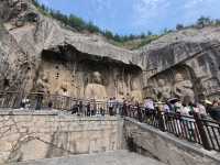 伊闕山水，龍門石窟