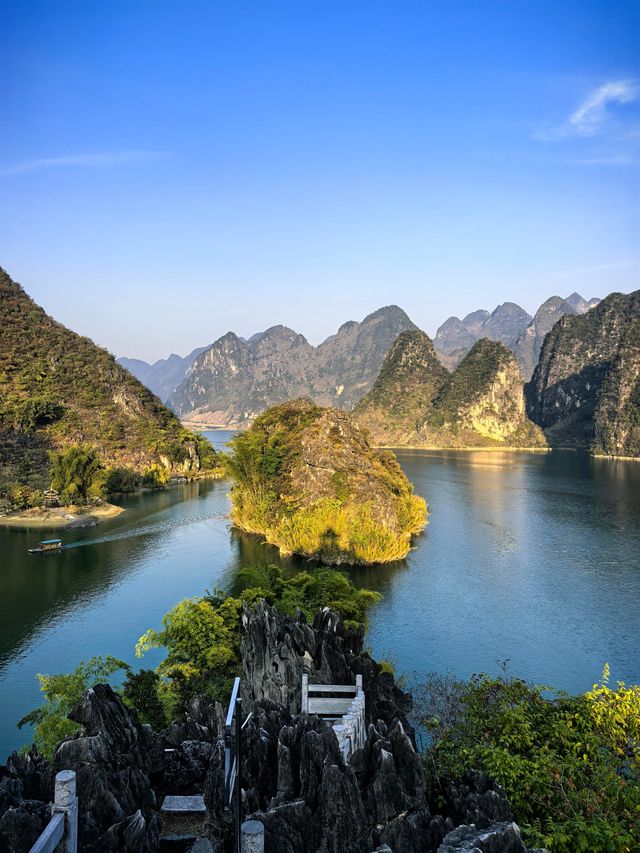 深藏於桂西群山之中的浩坤湖～秋天才是最好的觀賞時節