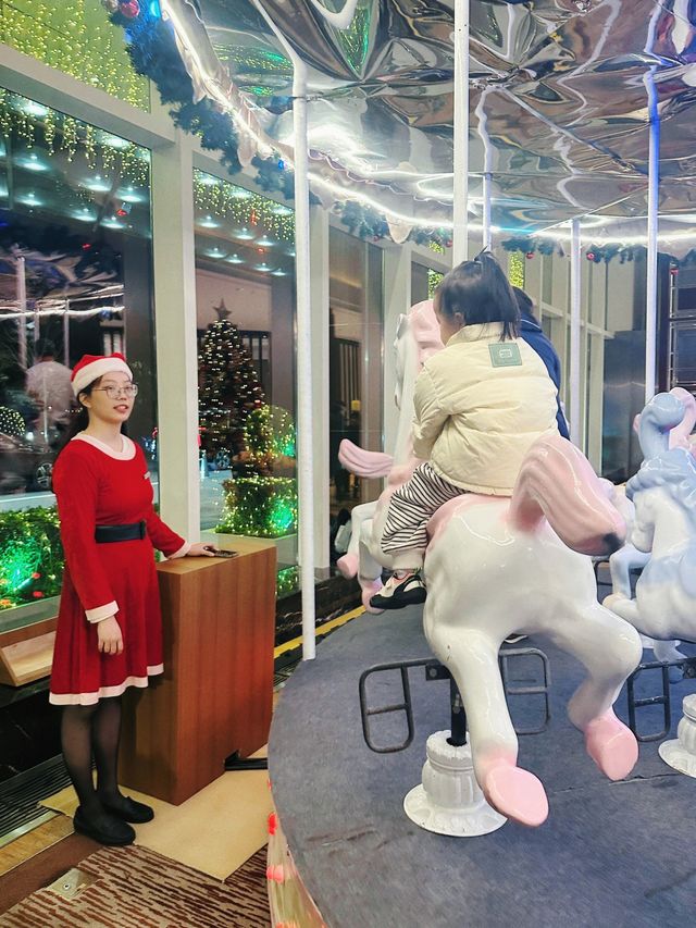 魔都免費旋轉木馬天花板實現遛娃自由