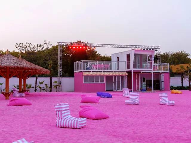 和閨蜜在粉沙灣，拍爆內存！