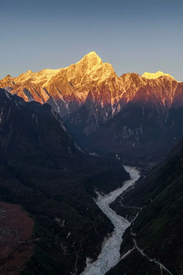 貢嘎群峰之愛德嘉：野蠻巨峰