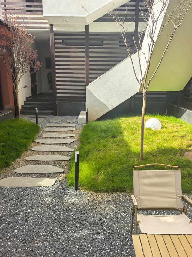 睡進玉龍雪山畫框裡這家設計師民宿也太絕了! 睡進玉龍雪山畫框裡這家設計師民宿也太絕了!