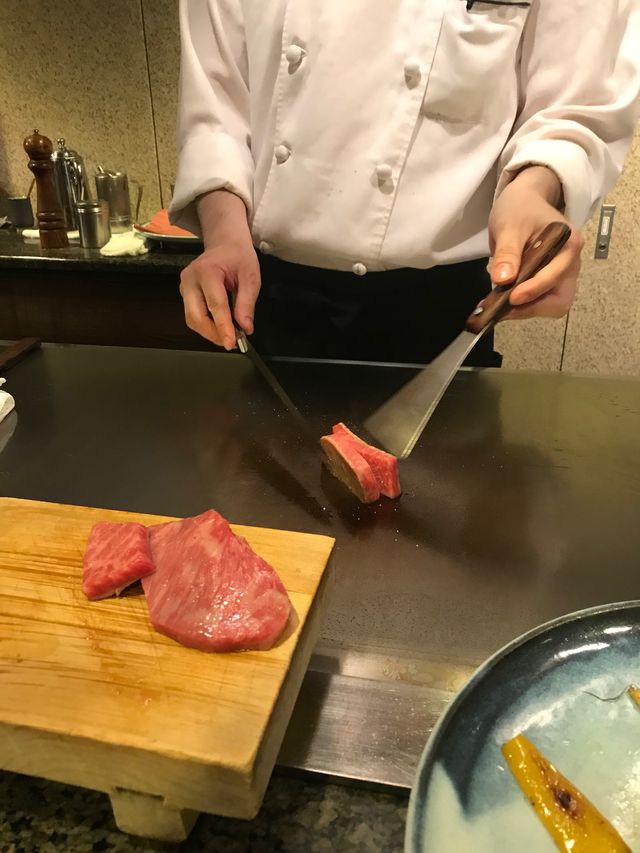 神戶飲食介紹 – 頂級的神戶牛鐵板燒晚餐