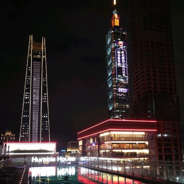 寒舍艾麗酒店絕美高空泳池