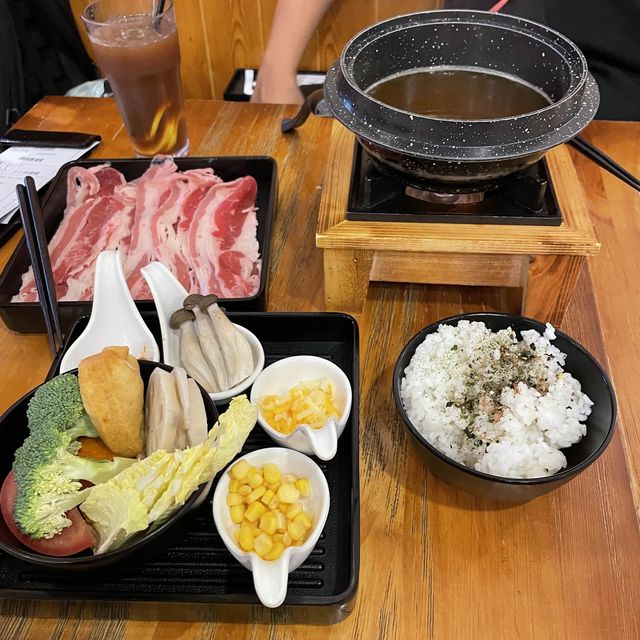 天氣凍嘆返個🇯🇵沖繩日式火鍋😋 天氣凍嘆返個🇯🇵沖繩日式火鍋😋