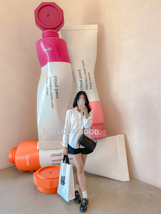 A must-visit place for a pink LA trip, Glossier🎀