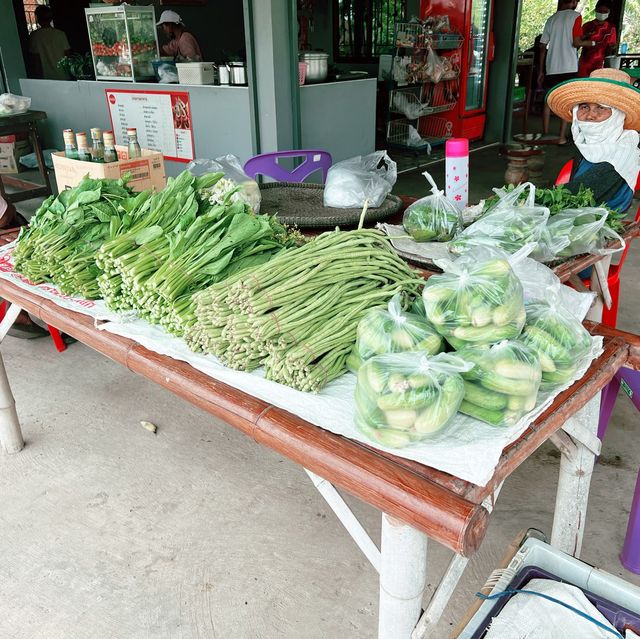 ร้านเจ๊อ้อยส้มตำริมคลอง