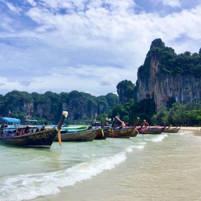 หาดไร่เลย์ หาดที่เงียบสงบและสวยงามของ จ.กระบี่