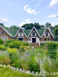 유럽산장같은 초록색지붕 우드하우스와 꽃밭정원 🏡