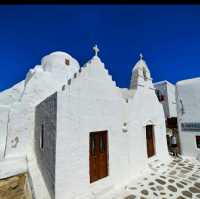 WHITE ASYMMETRICAL CHURCH IN MYKONOS!