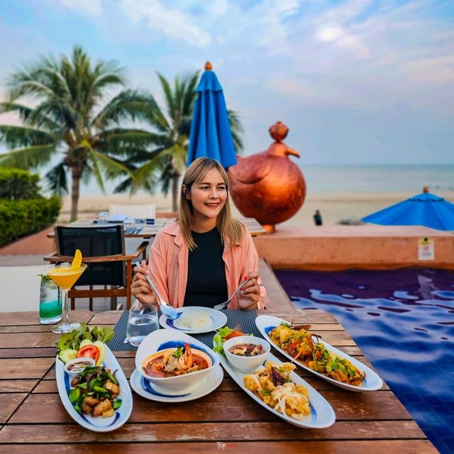 รีสอร์ทหัวหิน สวย เก๋ ติดทะเล สระว่ายน้ำกลางรีสอร์ท