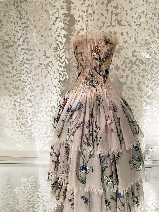 期間限定！ディオールの美術展で夢のひとときを。