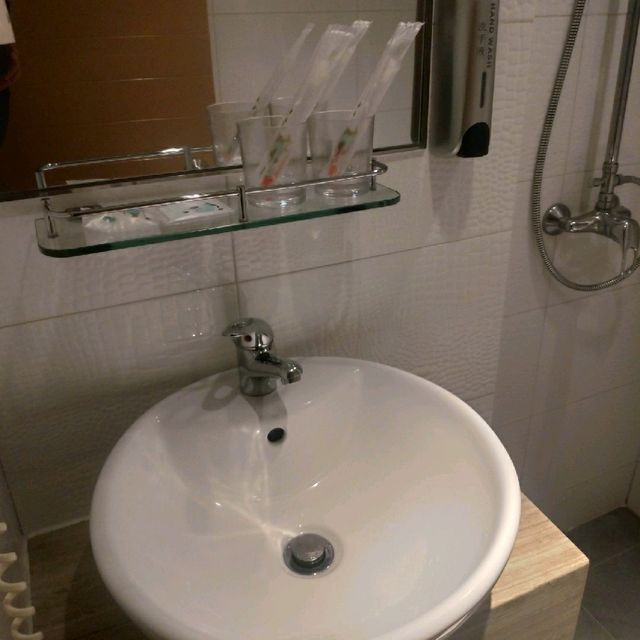 近荃灣地鐵站的荃灣遠東絲麗酒店