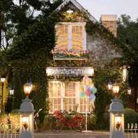 ยกให้เป็นร้านอาหารที่ตกแต่งสวยทุกเทศกาล