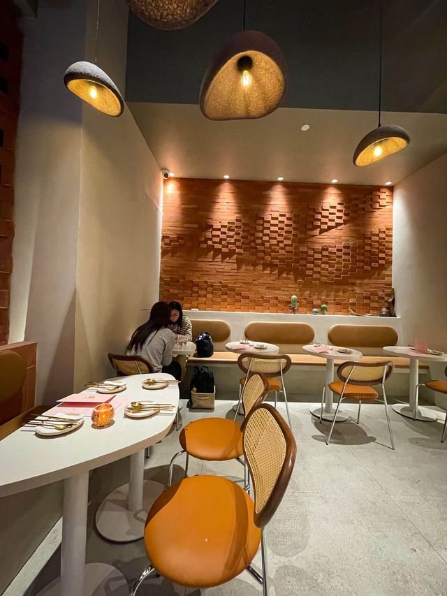 🌵走進沙漠紅牆世界☺️ 日頭Cafe☕️晚黑搖身一變Bar & Restaurant🥂