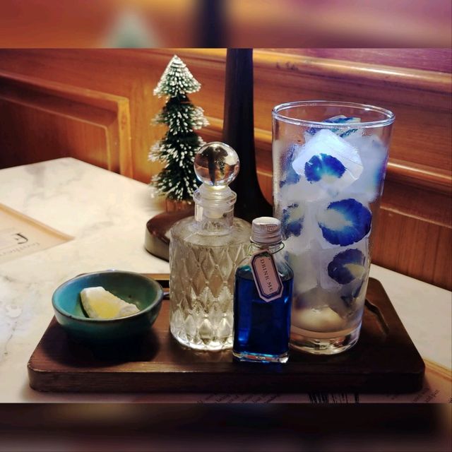 曼谷人氣魔法咖啡館~😍