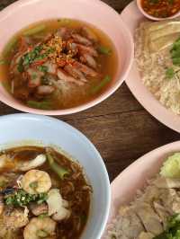 ก๋วยเตี๋ยวต้มยำริมเขื่อน