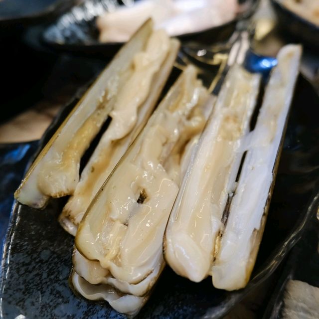 堅係鮮。超正任食生猛活海鮮雞煲火鍋