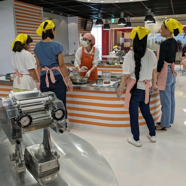 チキンラーメンファクトリーで、チキンラーメン作り体験に初挑戦！！