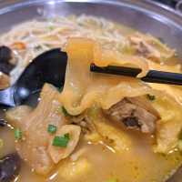 營養豐富嘅藥膳黃酒花膠雞米線