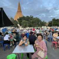 เดินกินเที่ยว ตลาดโต้รุ่ง องค์พระปฐมเจดีย์ นครปฐม