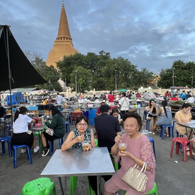 เดินกินเที่ยว ตลาดโต้รุ่ง องค์พระปฐมเจดีย์ นครปฐม