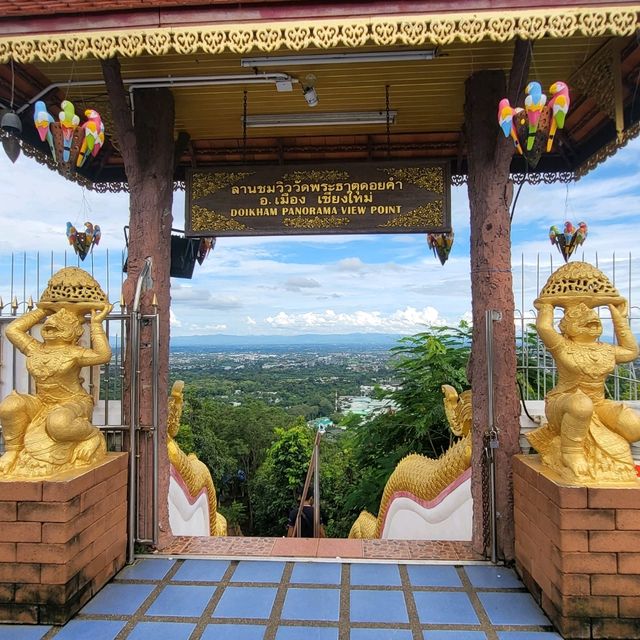 ขอพรพระเจ้าทันใจ วัดพระธาตุดอยคำ