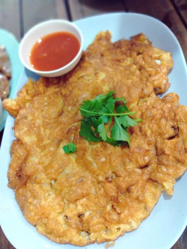 กินส้มตำกันร้านอาหารป้าอ้วน 2 