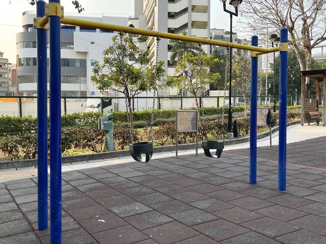 九龍城廣場旁邊嘅賈炳達道公園