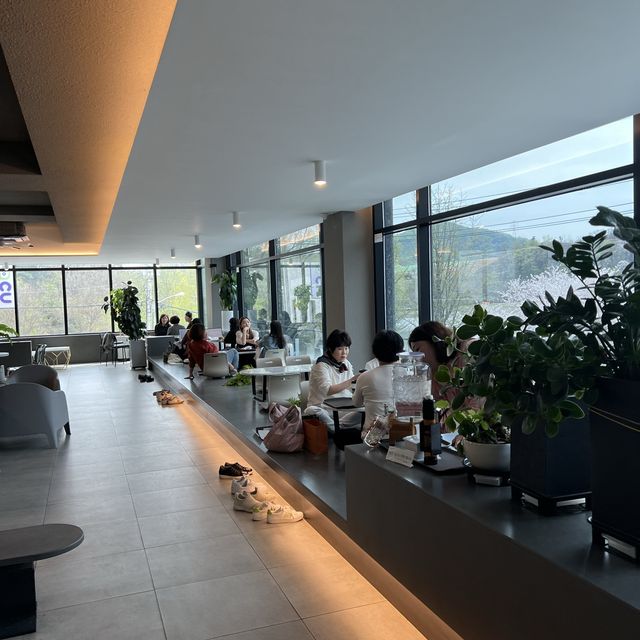 중대물빛공원 1분거리의 베이커리카페☕️