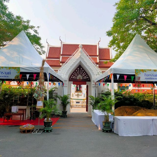 สืบสารสงกรานต์วิถีไทย ณ วัดปทุมวนาราม