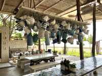 ร้านกาแฟน่ารัก บรรยากาศริมทะเล ชิลๆ ริมปากน้ำ