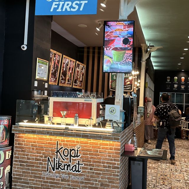 Chill @ Indo vibes popular cafe @ airport