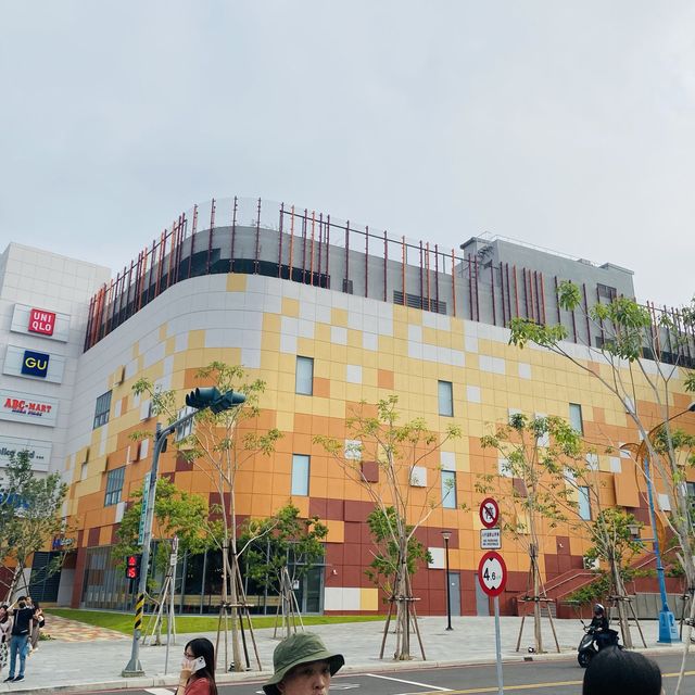 全台第一家 三井 LaLaport 購物中心