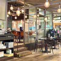 海港城老字號泰式Cafe｜Greyhound Café 