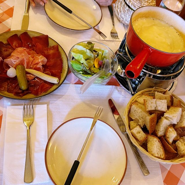 「Raclette Stube」和「Zeughauskeller」：瑞士傳統美食