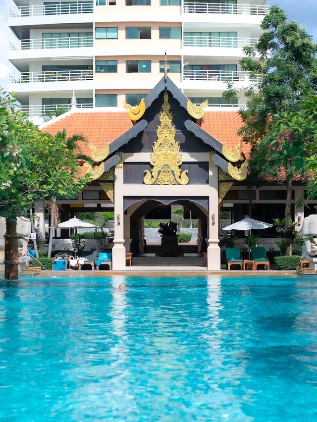 โรงแรมติดทะเลหาดดงตาล ตรงนี้บรรยากาศดีเลยนะ 