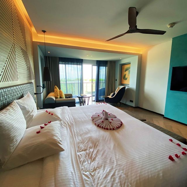 🏢 Funky Modern Beach Resort