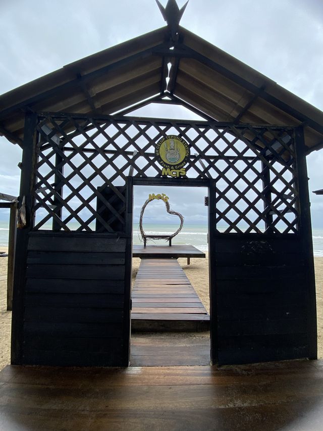 Amazing place by the beach! 